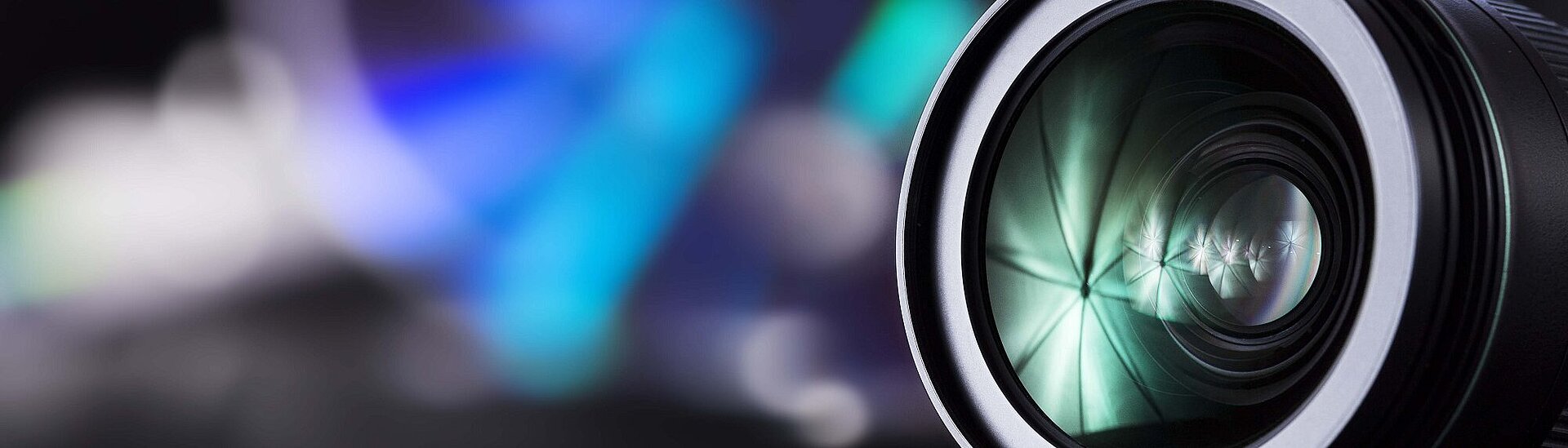 Ensuring Shape Accuracy – Hexapods Help to Improve Precision and Speed in the Analysis of Aspherical Lenses.