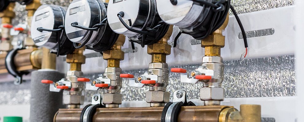 Completely Contactless Monitoring of Liquids and Gases